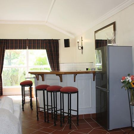 Bed and Breakfast Camelot In Constantia Ciudad del Cabo Exterior foto