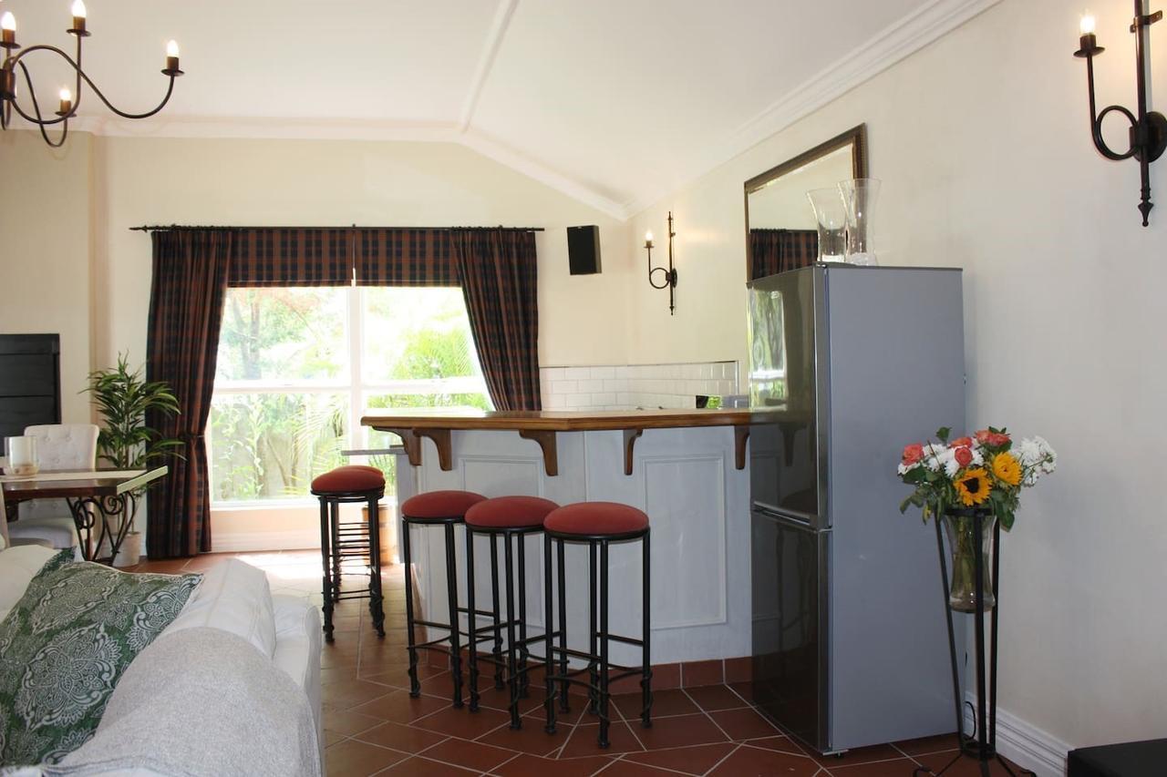 Bed and Breakfast Camelot In Constantia Ciudad del Cabo Exterior foto